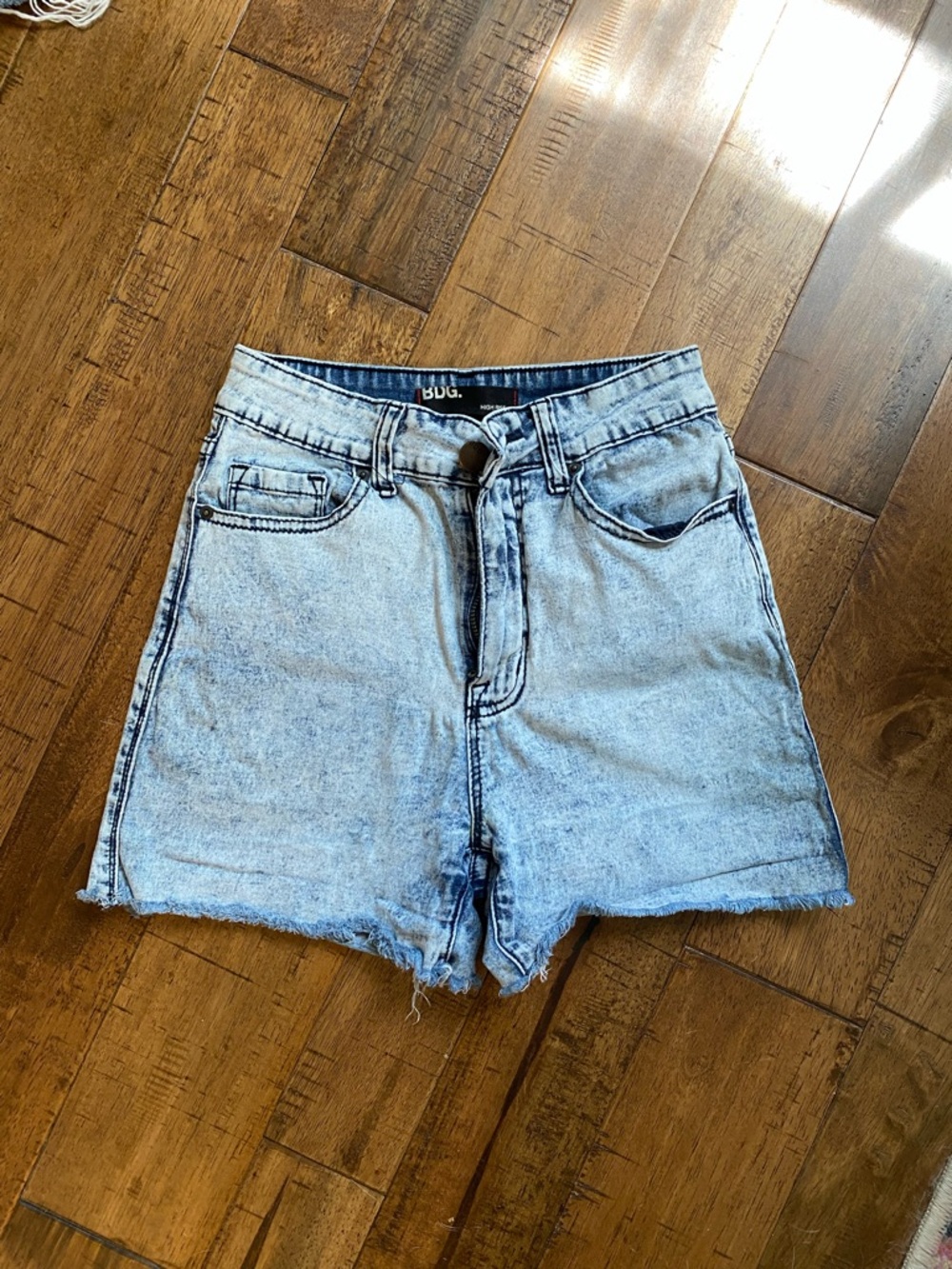 BDG High-Rise Light Wash Denim Shorts - 27